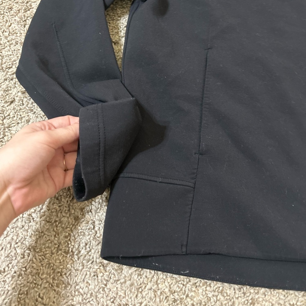 Lululemon Embrace The Space Crew
Black Crew Sweatshirt Women's Size 6 Pocket Run - Picture 3 of 10